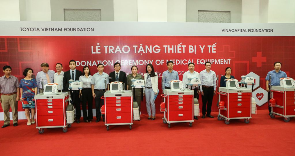 Toyota Viet Nam Tang Thiet Bi Y Te Cho 8 Benh Vien O Lai Chau