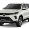 Fortuner Legender 2 8at 4x4 Mau Trang Ngoc Trai